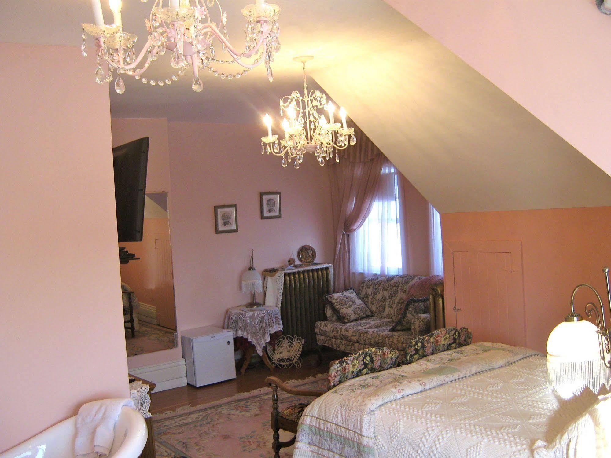 Wakamow Heights Bed And Breakfast มูส จอว์ ภายนอก รูปภาพ